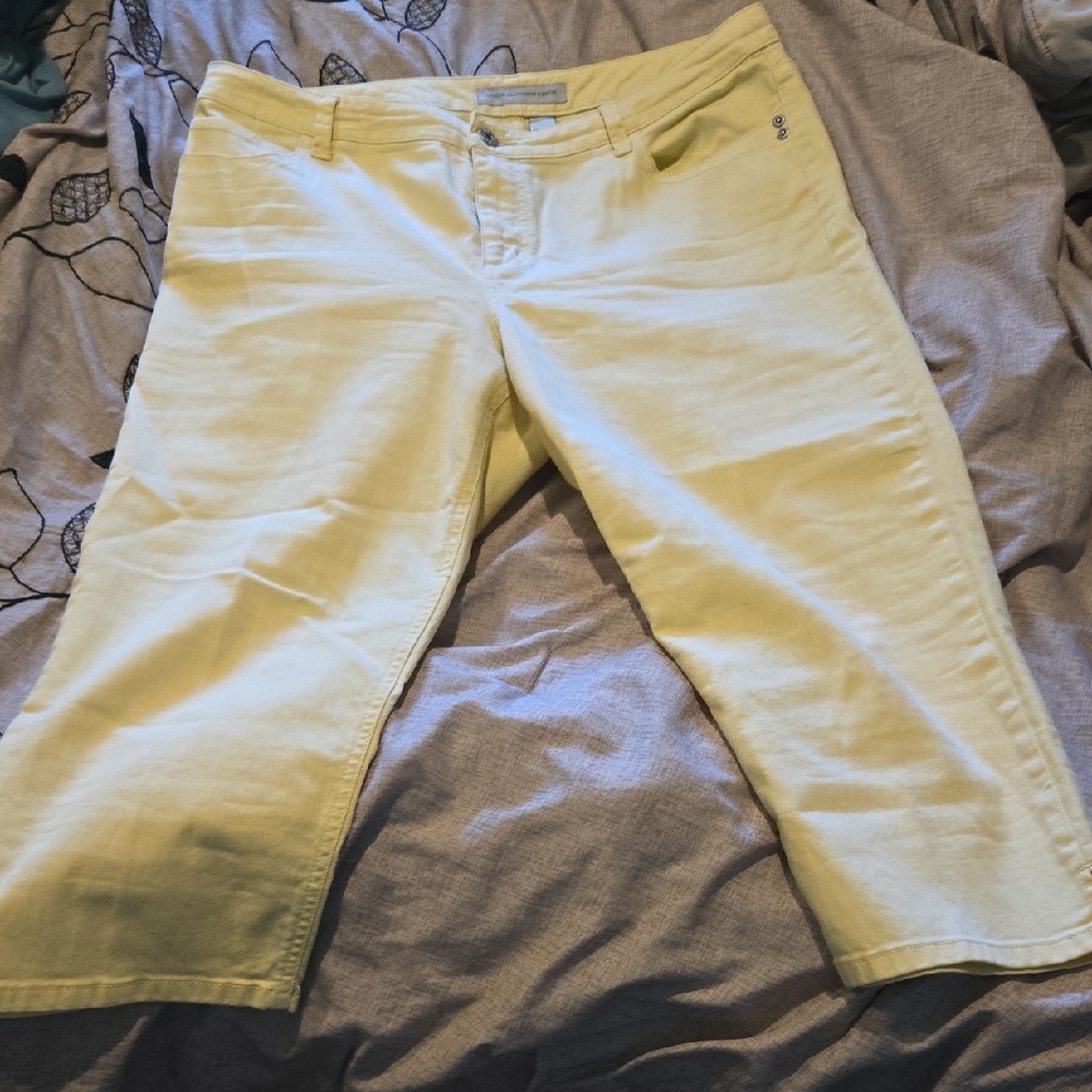Chico's Platinum Denim Size 2.5 Light Yellow Capris Jeans